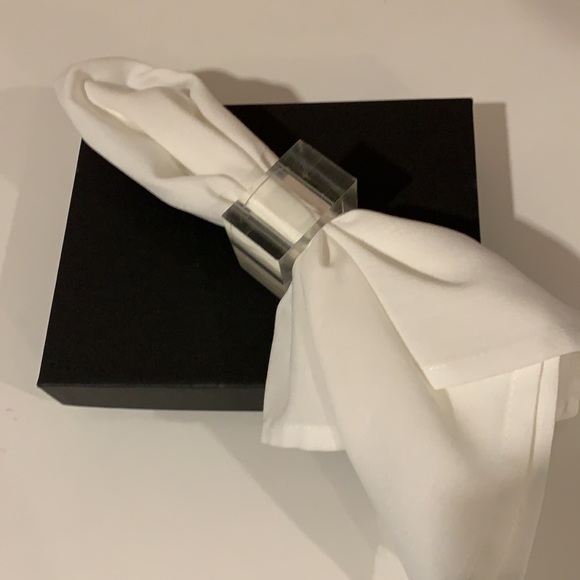 Square lucite napkin rings. Set of 4 - Picture 2 of 4